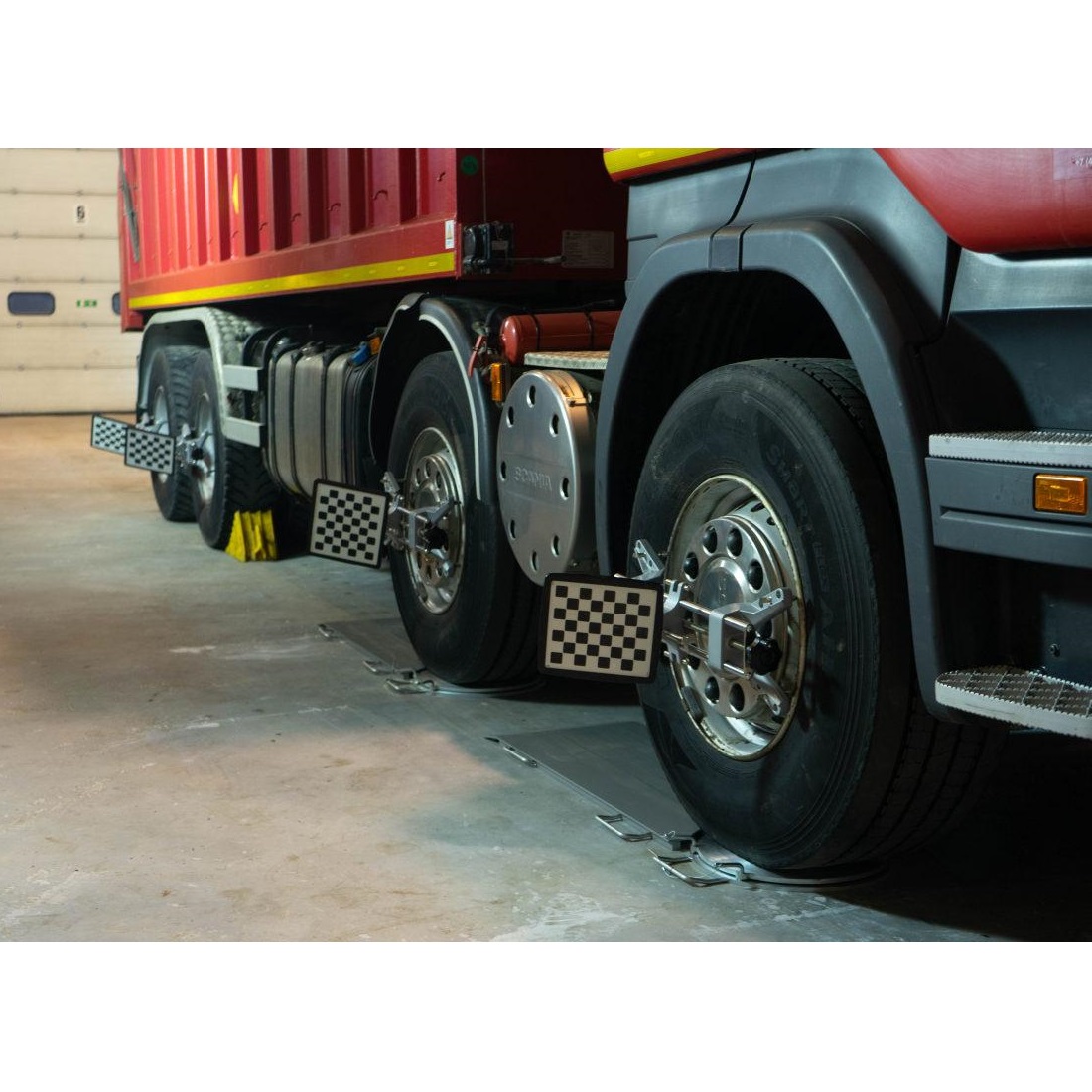 Josam alignment стенд. схождение грузового авто. переносное оборудование для сход развала тягачей. стенд haweka axis4000. грузовой сход.